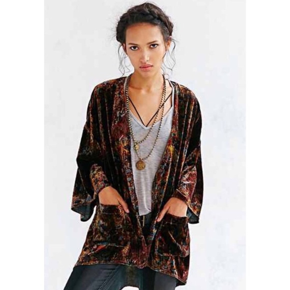 Ecote lacey velvet kimono. Good condition.